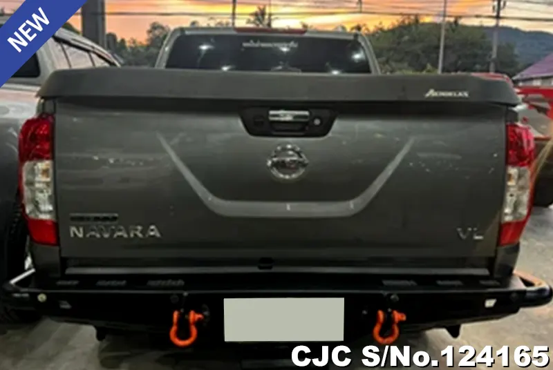 Nissan Navara in Gray for Sale Image 4