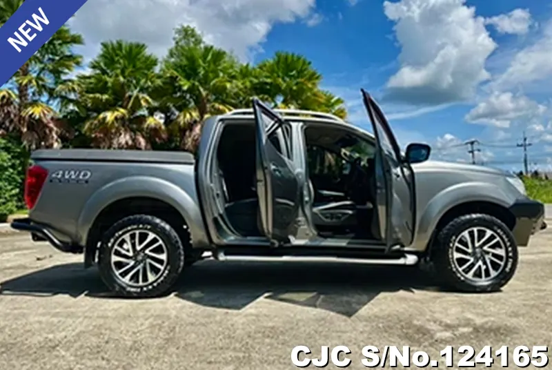 Nissan Navara in Gray for Sale Image 7