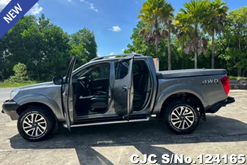 Nissan Navara in Gray for Sale Image 8