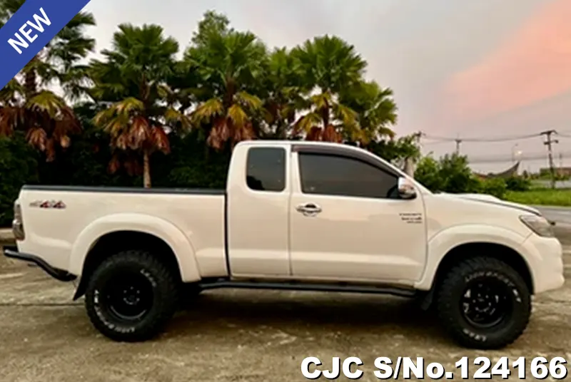 Toyota Hilux in White for Sale Image 5
