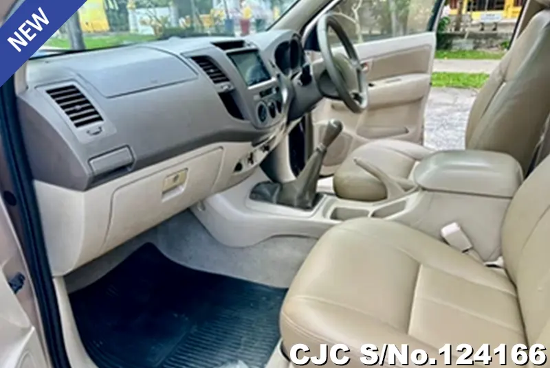 Toyota Hilux in White for Sale Image 11