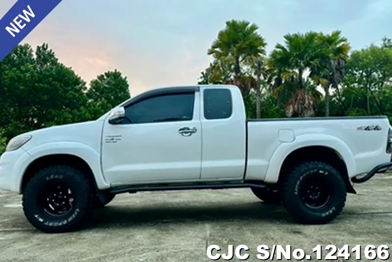 Toyota Hilux in White for Sale Image 6