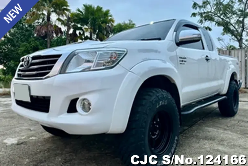 Toyota Hilux in White for Sale Image 2