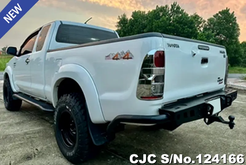 Toyota Hilux in White for Sale Image 1