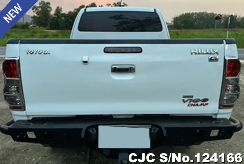 Toyota Hilux in White for Sale Image 4