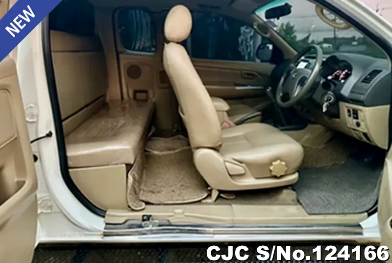 Toyota Hilux in White for Sale Image 12