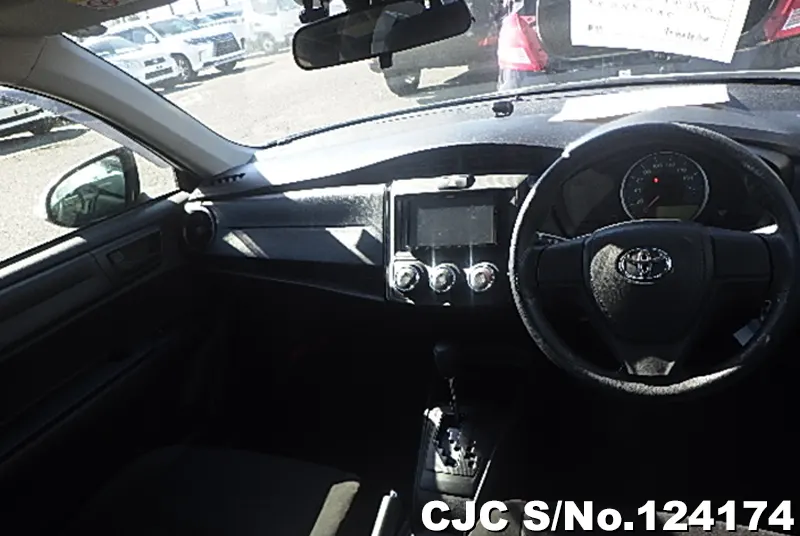 Toyota Corolla Axio in White for Sale Image 9