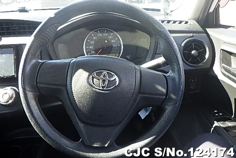 Toyota Corolla Axio in White for Sale Image 12