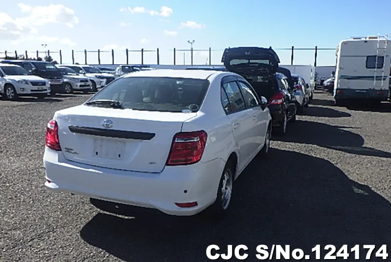 Toyota Corolla Axio in White for Sale Image 2