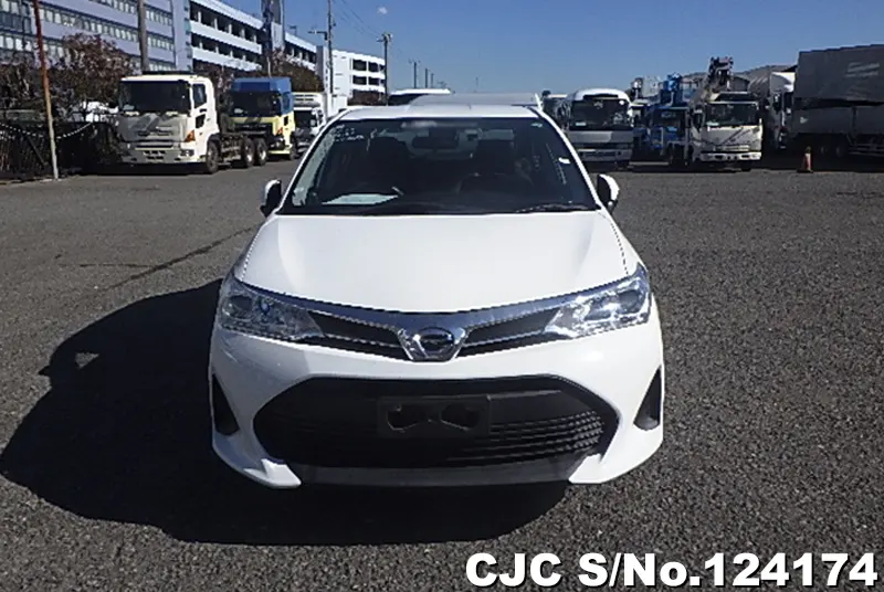 Toyota Corolla Axio in White for Sale Image 4