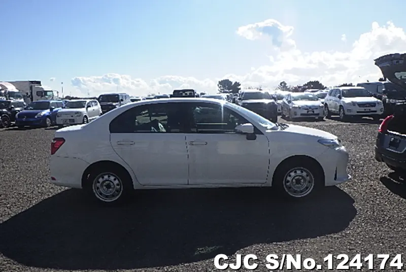Toyota Corolla Axio in White for Sale Image 6