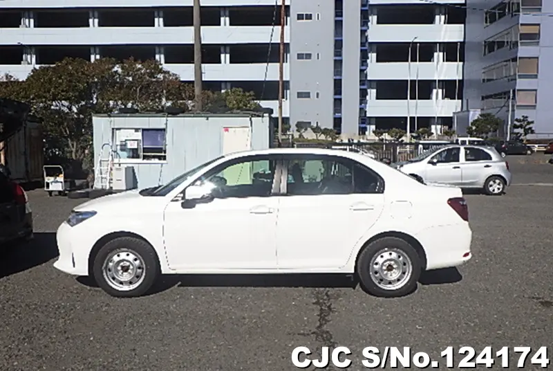 Toyota Corolla Axio in White for Sale Image 7