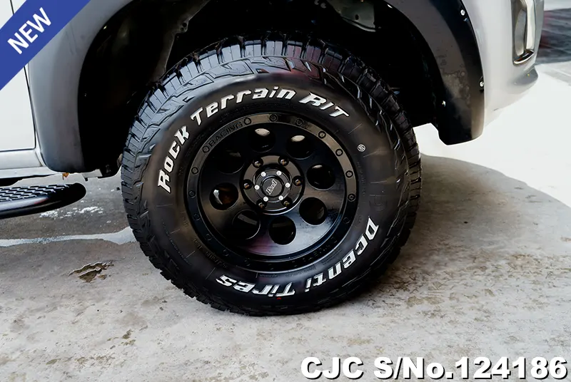 Isuzu D-Max in Gray for Sale Image 11