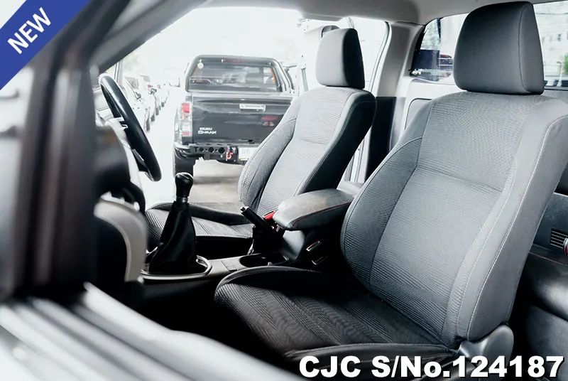 Toyota Hilux in Gray for Sale Image 9