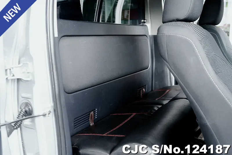Toyota Hilux in Gray for Sale Image 6
