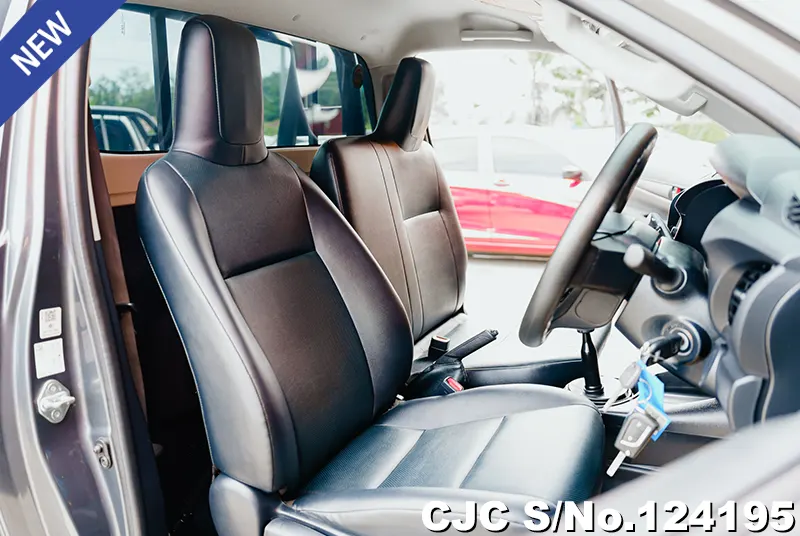 Toyota Hilux in Gray for Sale Image 5
