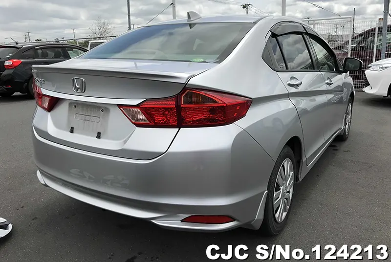Honda Grace in Silver for Sale Image 2