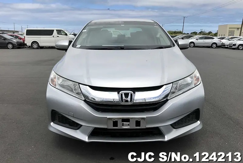 Honda Grace in Silver for Sale Image 4