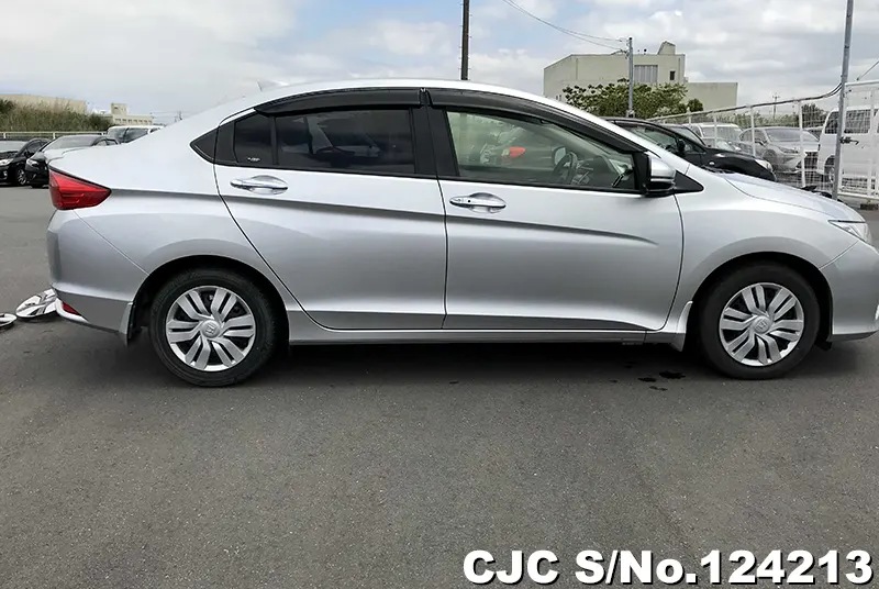 Honda Grace in Silver for Sale Image 6
