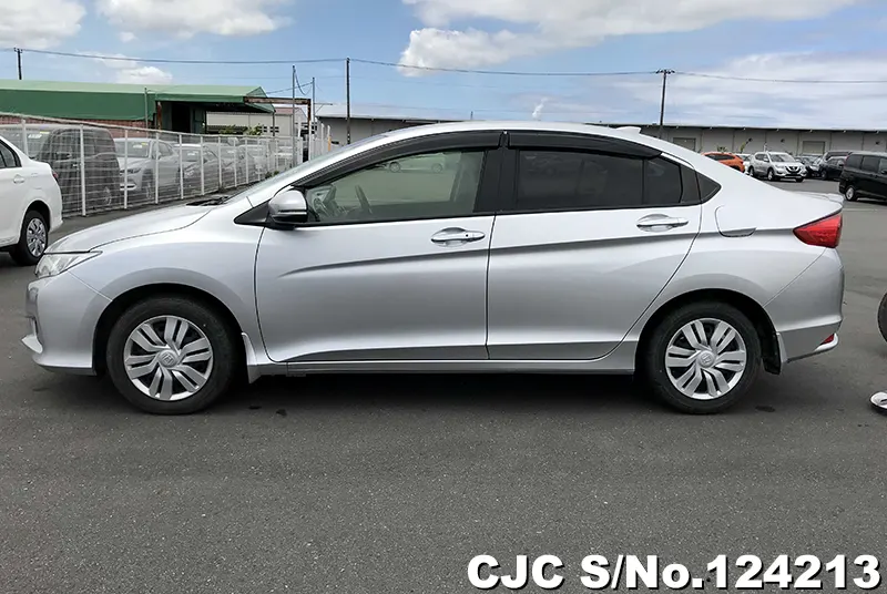 Honda Grace in Silver for Sale Image 7