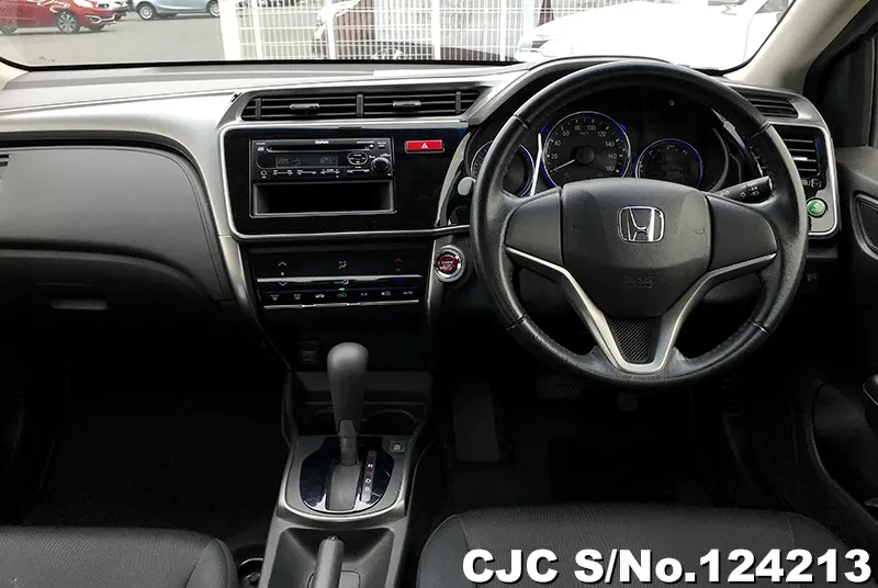 Honda Grace in Silver for Sale Image 8