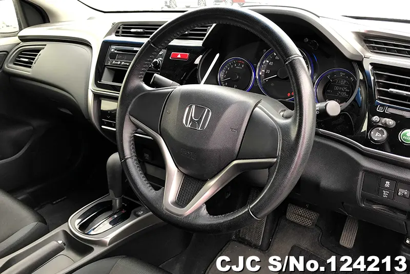 Honda Grace in Silver for Sale Image 9