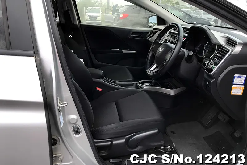Honda Grace in Silver for Sale Image 10
