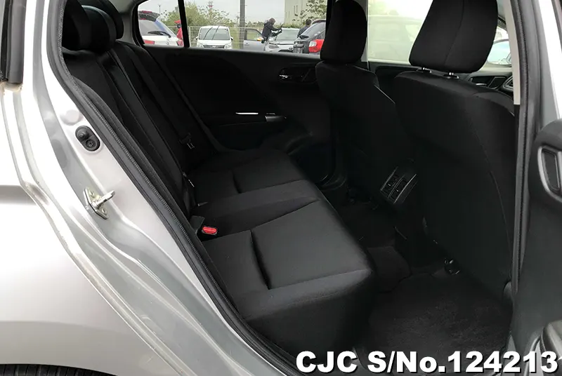Honda Grace in Silver for Sale Image 11