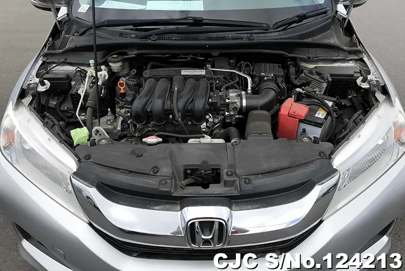 Honda Grace in Silver for Sale Image 13