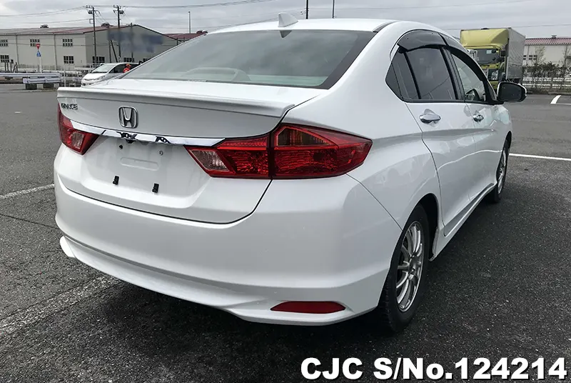 Honda Grace in Pearl for Sale Image 2