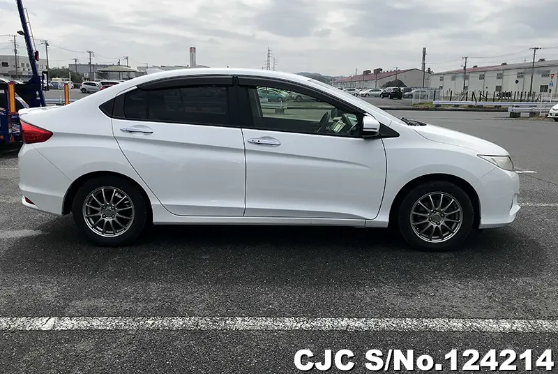 Honda Grace in Pearl for Sale Image 6