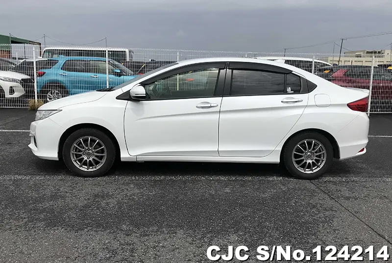 Honda Grace in Pearl for Sale Image 7