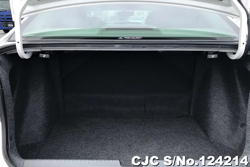 Honda Grace in Pearl for Sale Image 8
