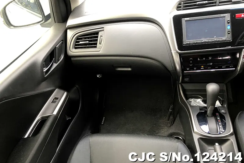 Honda Grace in Pearl for Sale Image 15