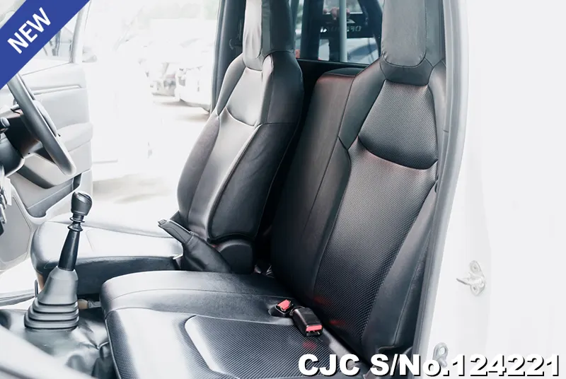 Isuzu D-Max in White for Sale Image 8