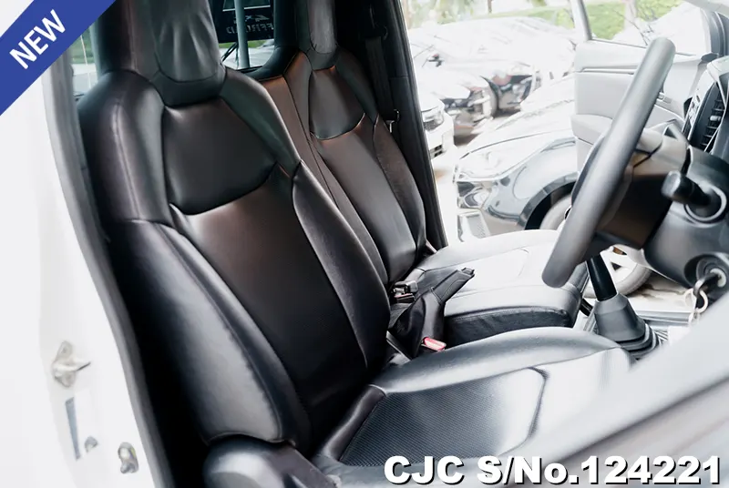 Isuzu D-Max in White for Sale Image 9