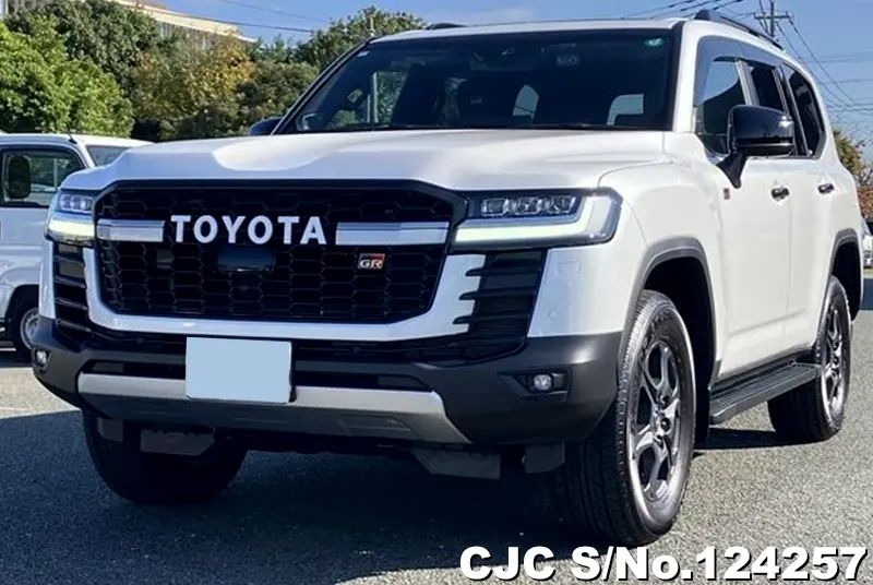 Toyota Land Cruiser in White for Sale Image 3