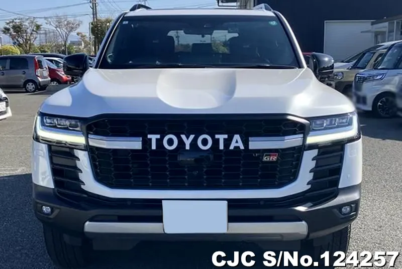 Toyota Land Cruiser in White for Sale Image 4