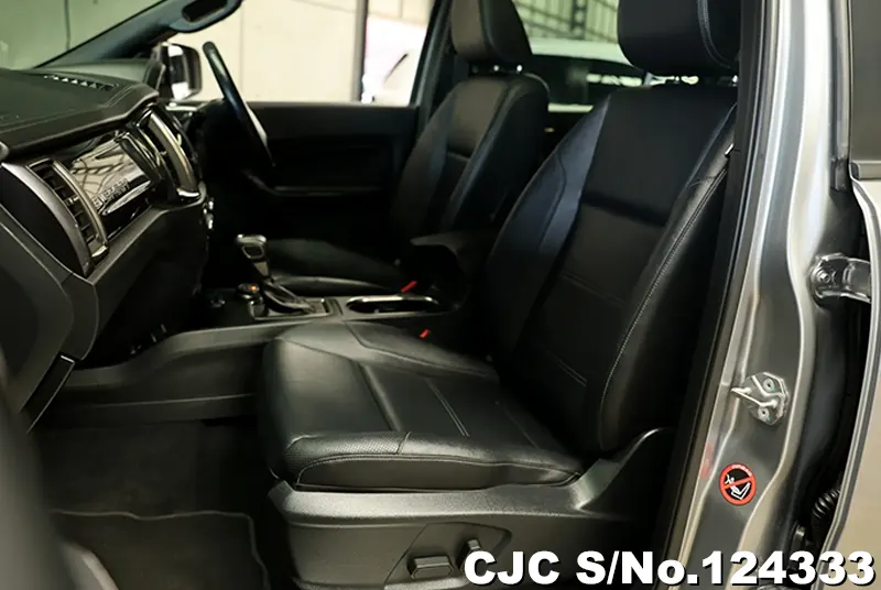Ford Everest in Silver for Sale Image 10