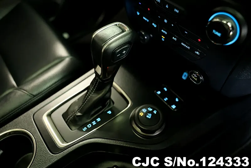 Ford Everest in Silver for Sale Image 11