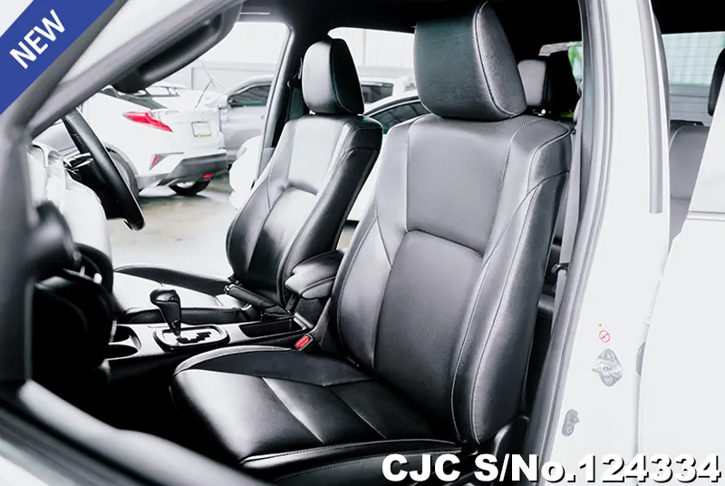 Toyota Hilux in White for Sale Image 8