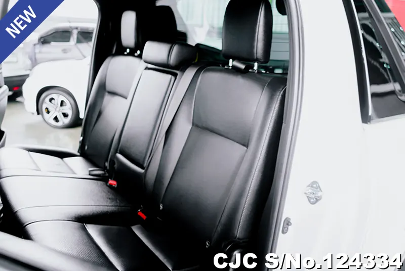 Toyota Hilux in White for Sale Image 10