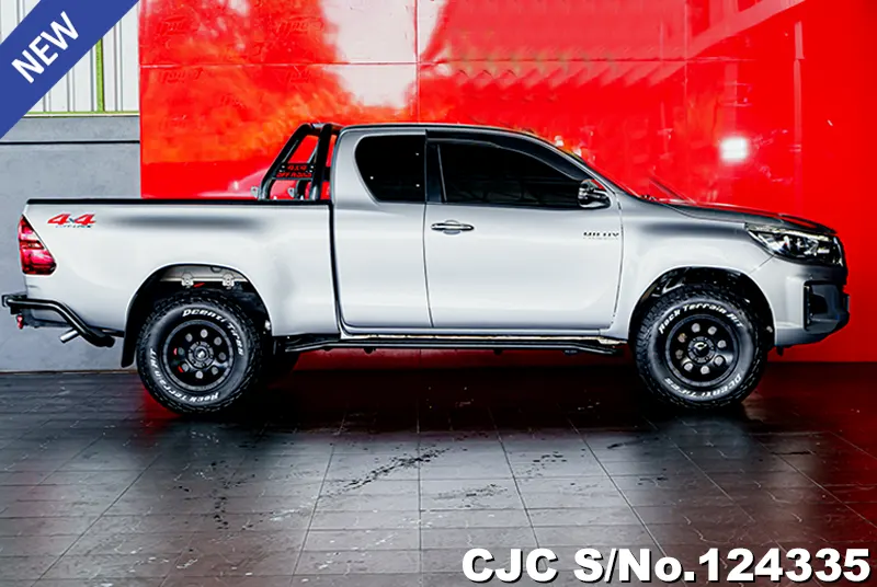 Toyota Hilux in Gray for Sale Image 3