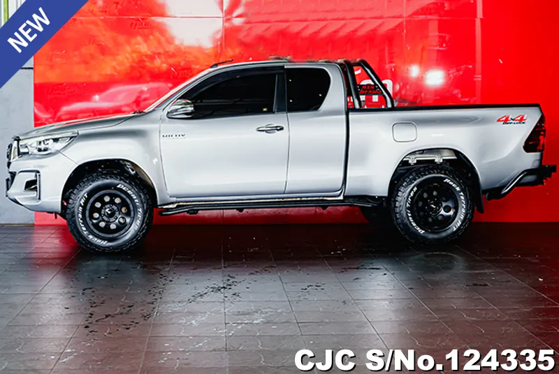 Toyota Hilux in Gray for Sale Image 4