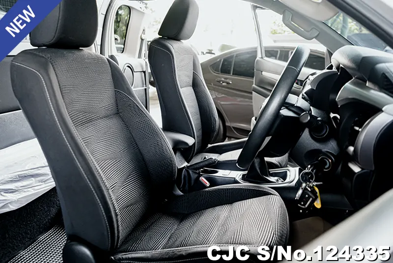 Toyota Hilux in Gray for Sale Image 9