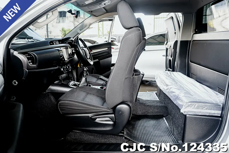 Toyota Hilux in Gray for Sale Image 10