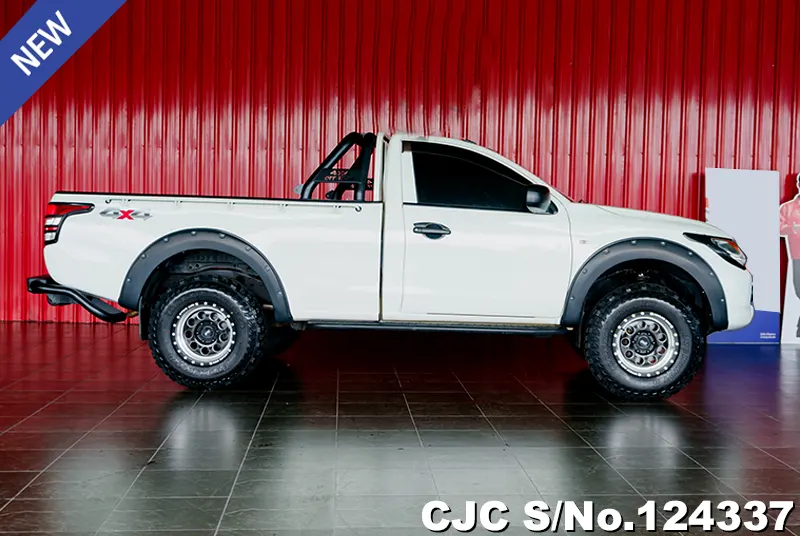Mitsubishi Triton in White for Sale Image 3