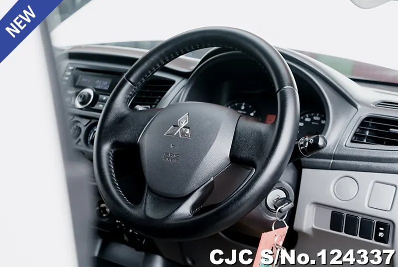 Mitsubishi Triton in White for Sale Image 8