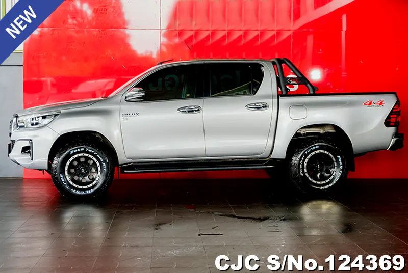 Toyota Hilux in Silver for Sale Image 4