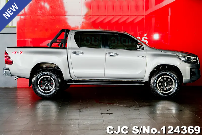 Toyota Hilux in Silver for Sale Image 3